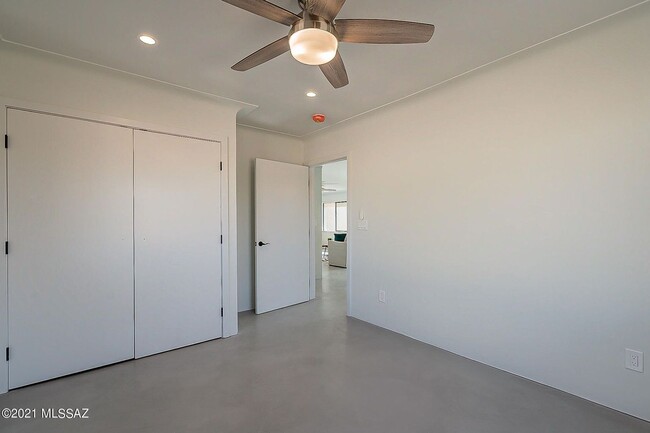 Building Photo - 2225 E Fort Lowell Rd