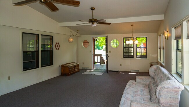 Building Photo - 7 Breakwater Dr