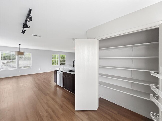 Building Photo - 5700 Glen Meadow Dr