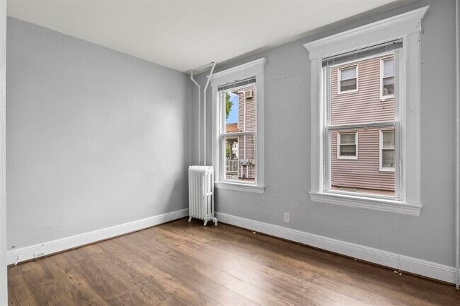 Building Photo - 57 W 5th St