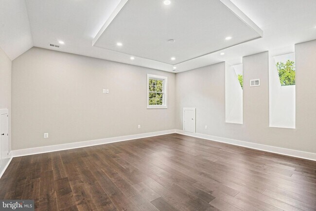 Building Photo - 9615 Locust Hill Dr