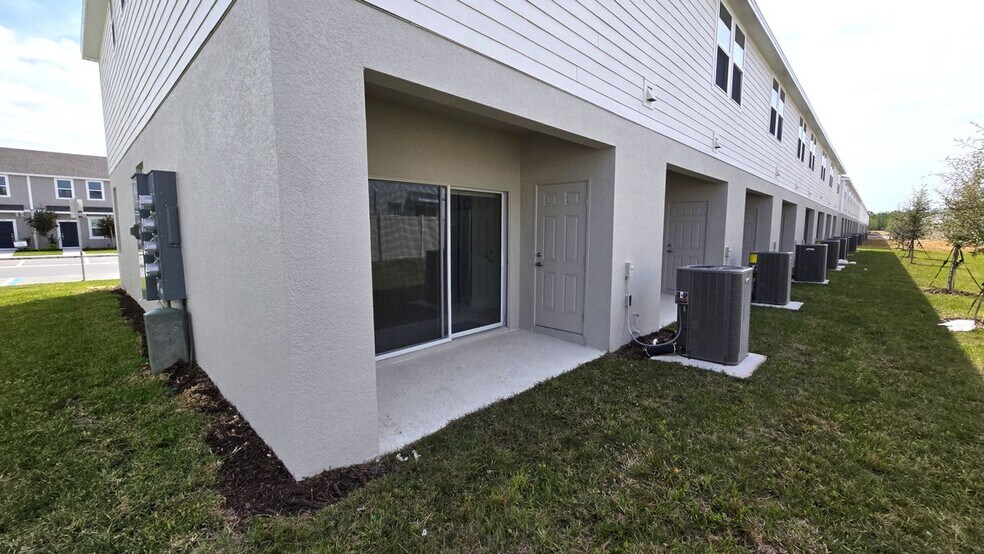 Building Photo - 2878 Skyline Lp
