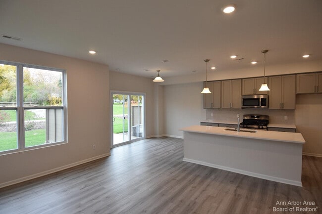 Building Photo - 105 Salt Springs Dr