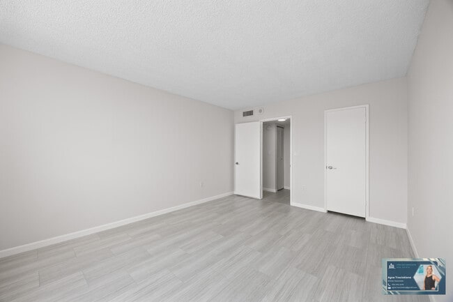 Building Photo - 2801 NE 183rd St