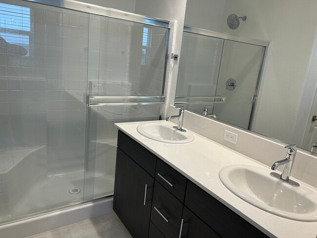 Building Photo - 11184 N La Brisa Dr