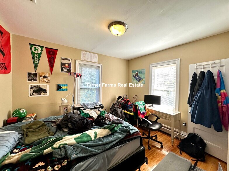 Building Photo - 44 Hillside St