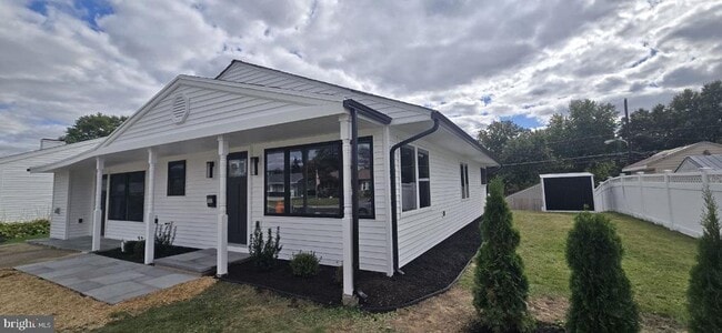 Building Photo - 702 Beaumont Rd
