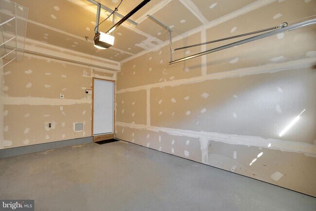 Building Photo - 111 Chevy Chase St