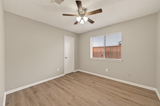 Building Photo - 4251 Southchase Ln