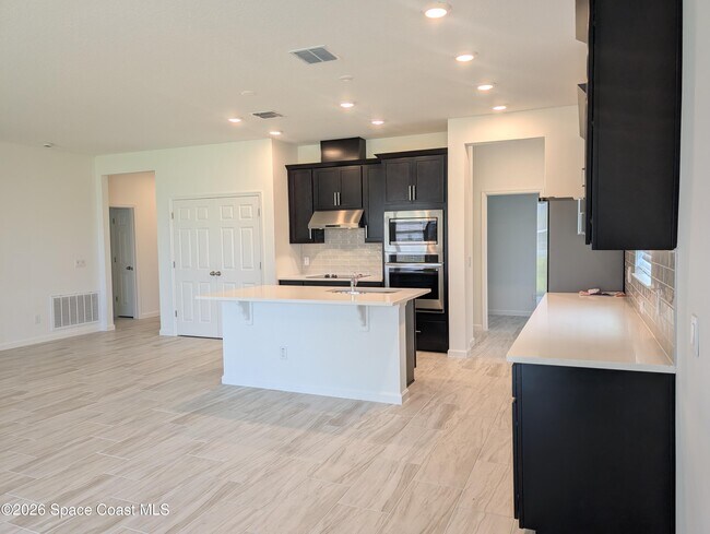 Building Photo - 938 Soleway Ave NW