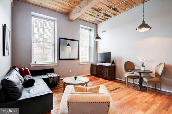 Building Photo - Gorgeous Canton Shipyard 2bd/2ba Condo w/ W/D, Parking Spot and more! Available 12/29