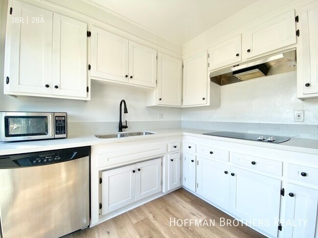 Building Photo - 919 N Alfred St