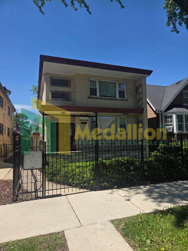 Building Photo - 7154 S Francisco Ave