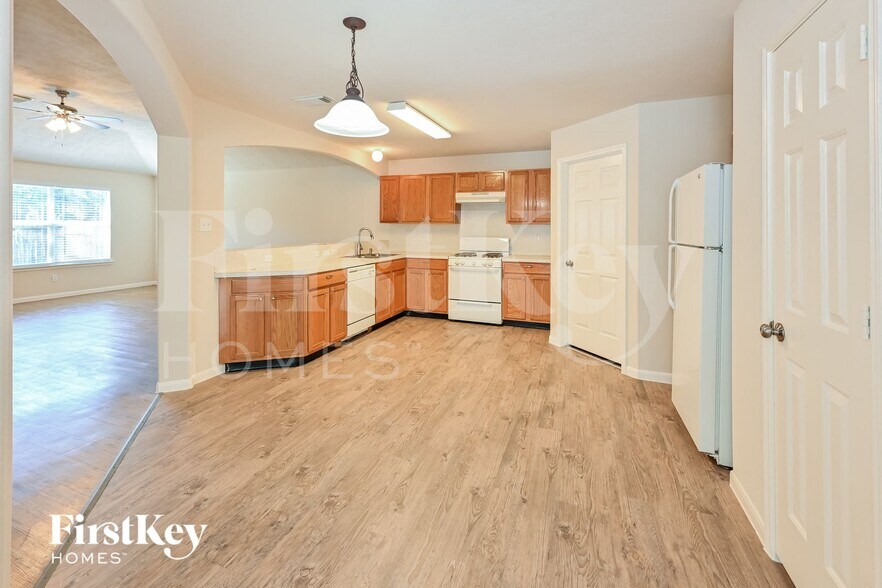 Building Photo - 2506 Fox Water Dr