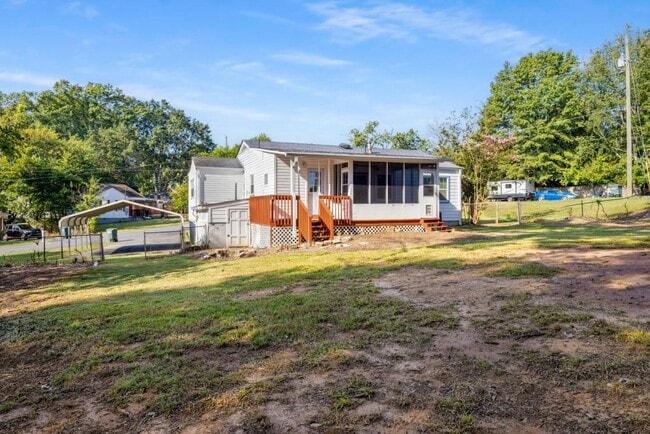 Building Photo - 1801 Crestridge Dr SE