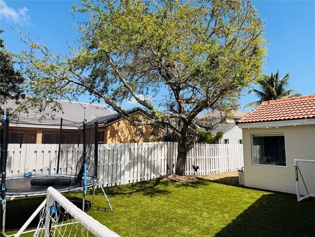 Building Photo - 646 Stanton Dr