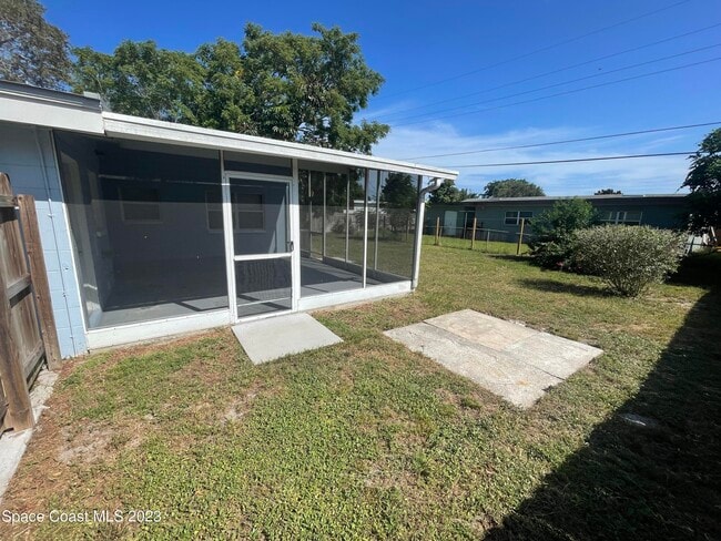 Building Photo - 303 Sharon Dr