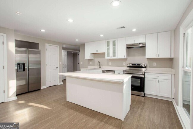 Building Photo - 5647 Queensborough Dr