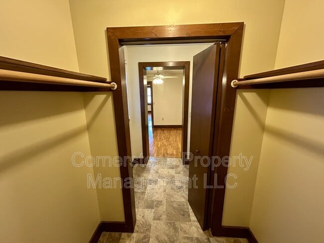 Building Photo - 1010 Maple St