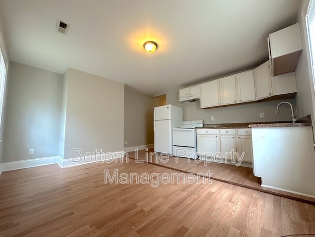 Primary Photo - 369 Spring St SW