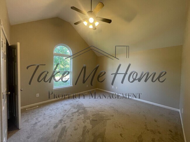 Building Photo - 4 Bedroom in Willard School District!
