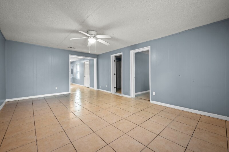 Building Photo - 304 Bernard Rd