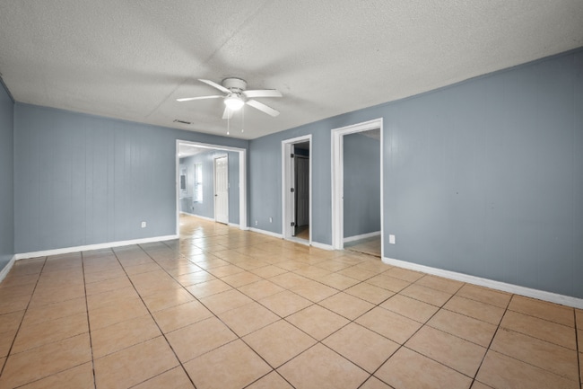 Building Photo - 304 Bernard Rd