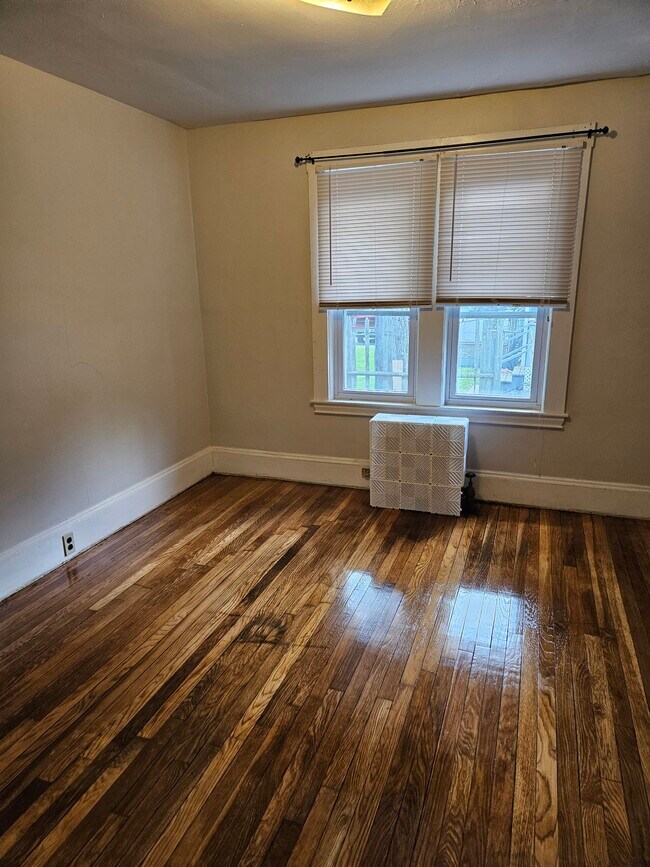 Building Photo - 96 Central St