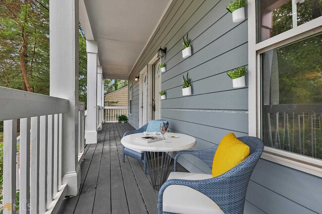 Building Photo - 528 Emily Pl NW