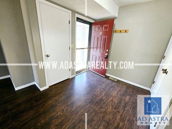 Building Photo - Nice 3 bed 1.5 bath townhouse in Olathe-Coming SOON!!