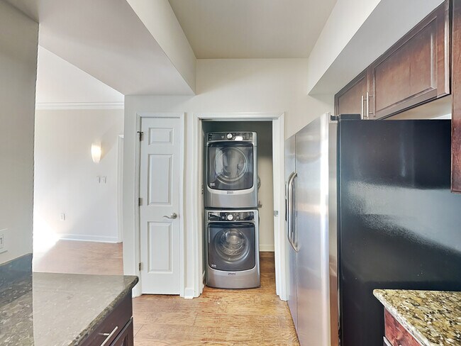 Building Photo - 2161 Peachtree Rd NE