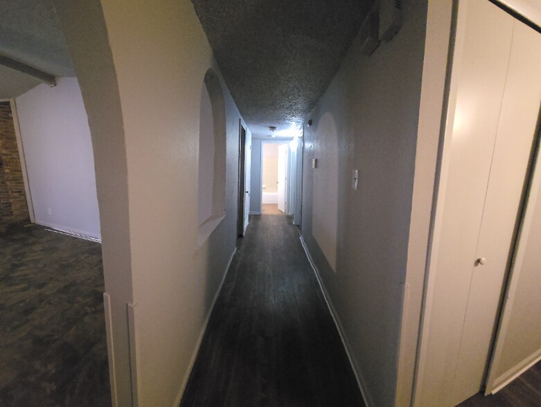 Building Photo - 8041 Southbrook Cir