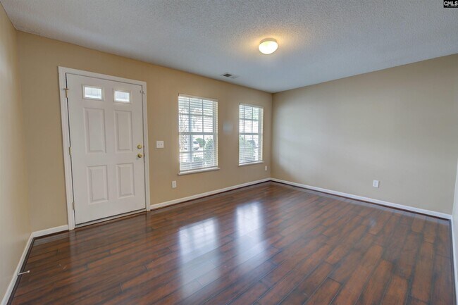 Building Photo - 1908 Lake Carolina Dr
