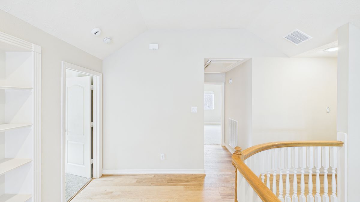Building Photo - 5923 Serrano Terrace Ln