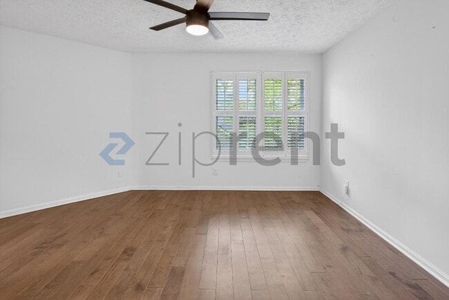 Building Photo - 484 Fraser St SE