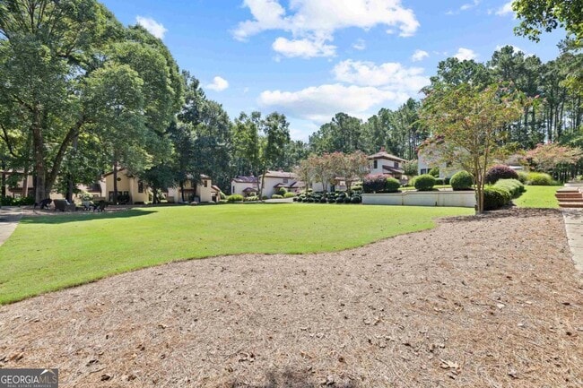 Building Photo - 1410 Club Dr