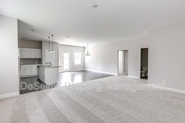 Building Photo - 107 Crabourne Dr