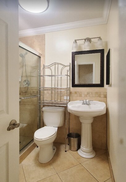 Building Photo - 2076 E Bond Dr