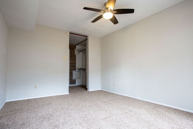 Building Photo - 6392 Peacock Hills Dr