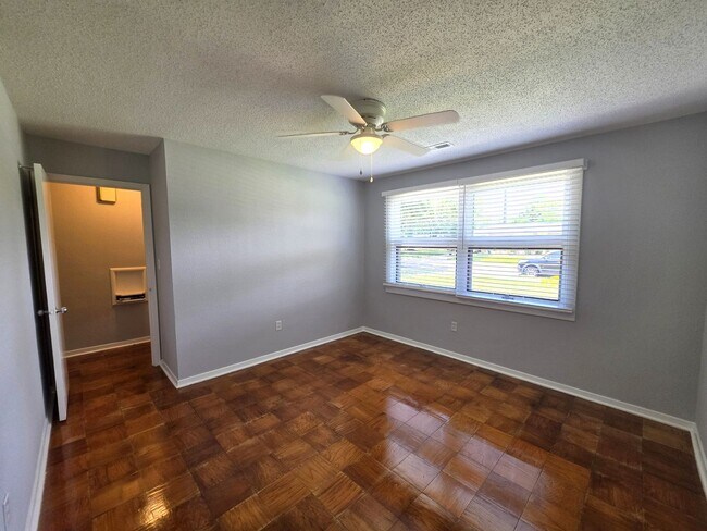 Building Photo - Newly Updated Home in Seagate Village