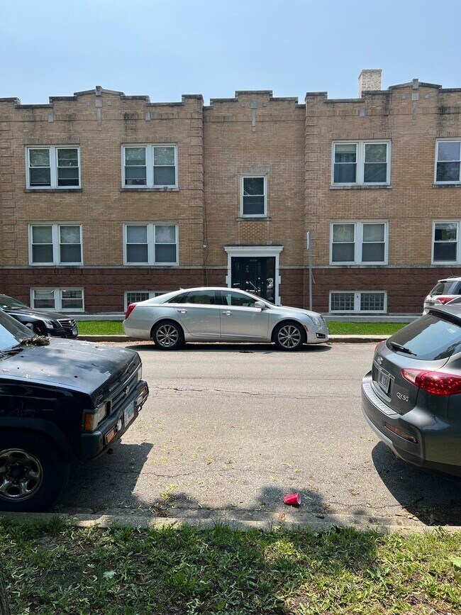 Primary Photo - 5907 W Arthington St
