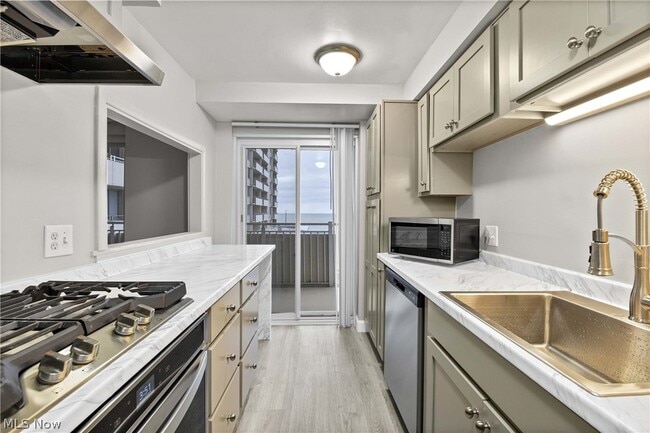 Building Photo - 12900 Lake Ave