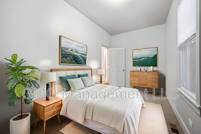 Building Photo - 7050 S Throop St