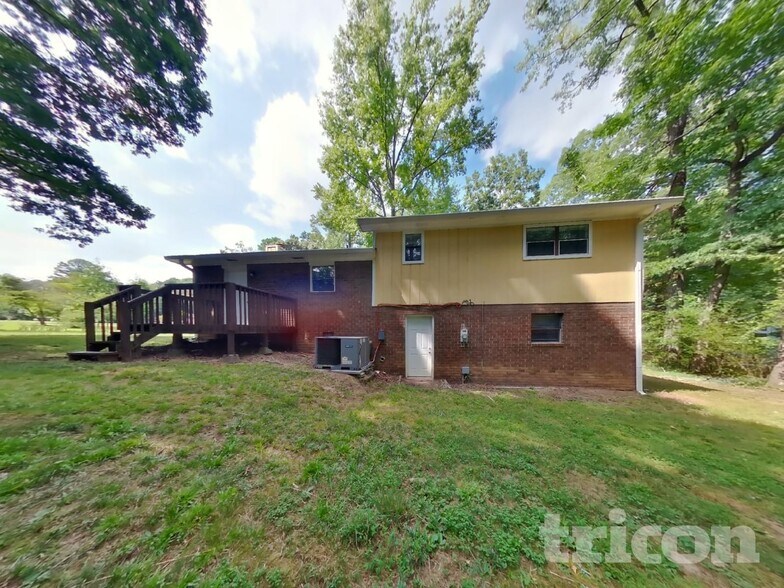 Building Photo - 4211 Clearview Dr