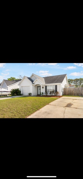 Building Photo - 151 Radford Cir