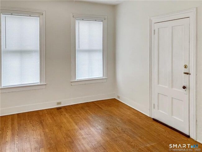 Building Photo - 10 Wall St