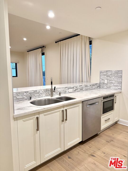 Building Photo - 10647 Ashton Ave