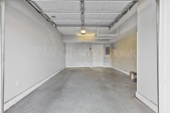 Building Photo - 18602 E Water Dr