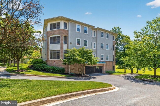 Building Photo - 2111 Ganton Green