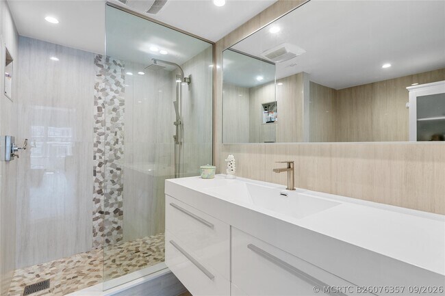 Building Photo - 3850 Galt Ocean Dr